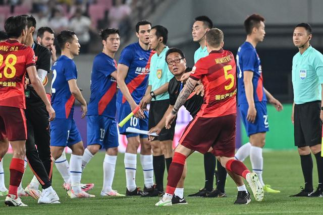朱芳雨：想问问王哲林的情况 他把我微信删了